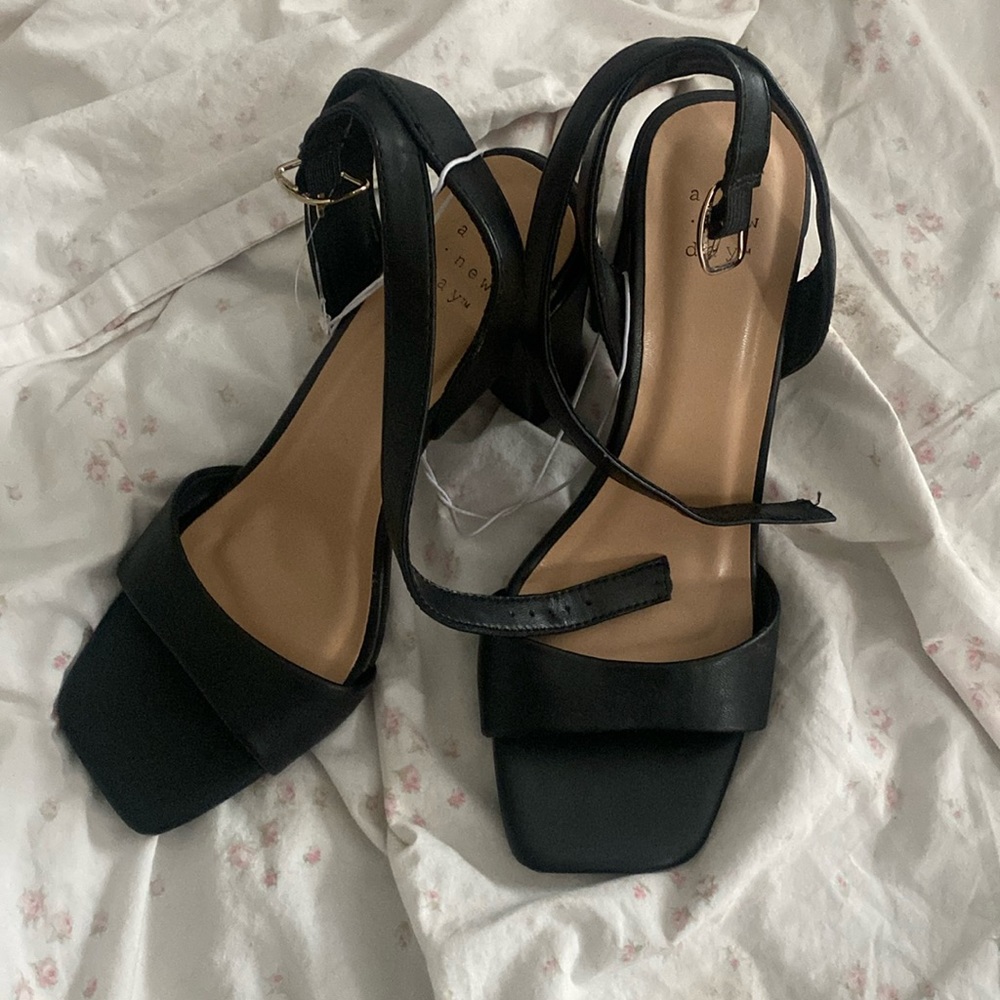 BRAND NEW a new day Black Heels 🖤♠️